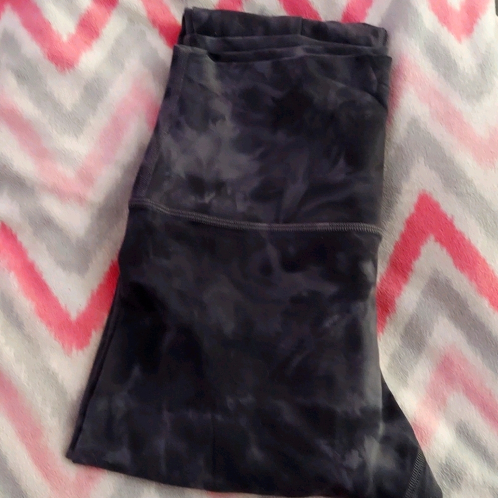 Black and gray align pant.